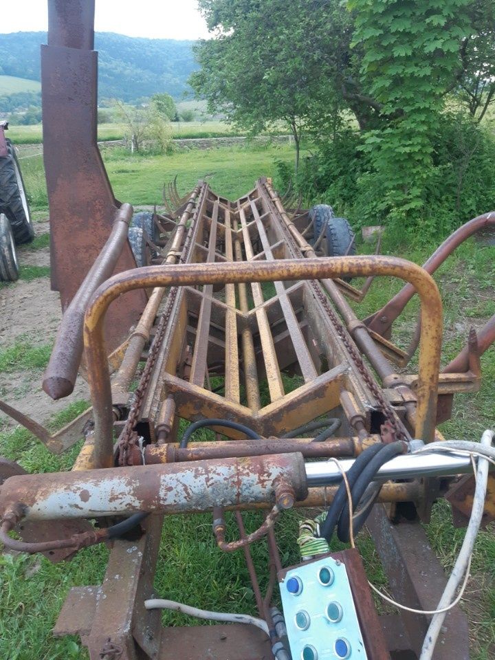 Przyczepa samozaładowcza do beli