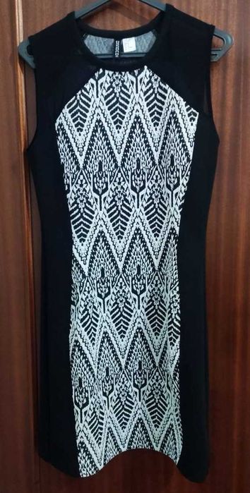 Vestido casual preto e branco