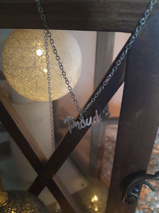 Łańcuszek z zawieszką naszyjnik