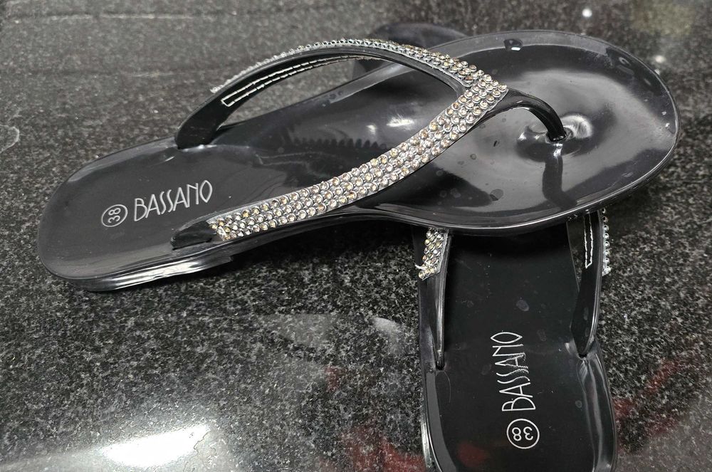 Klapki japonki gumowe z kryształkami rozmiar 38