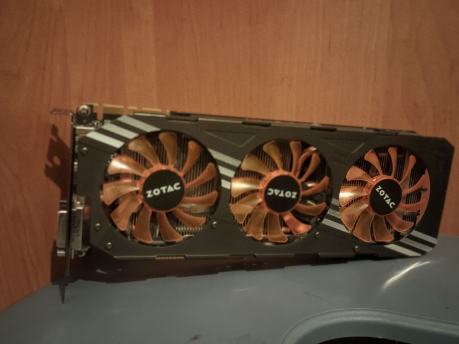 Продаю Видеокарту GTX 980 4GB