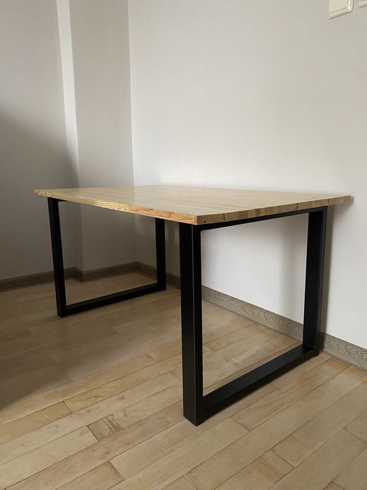 Журнальний стіл в стилі лофт