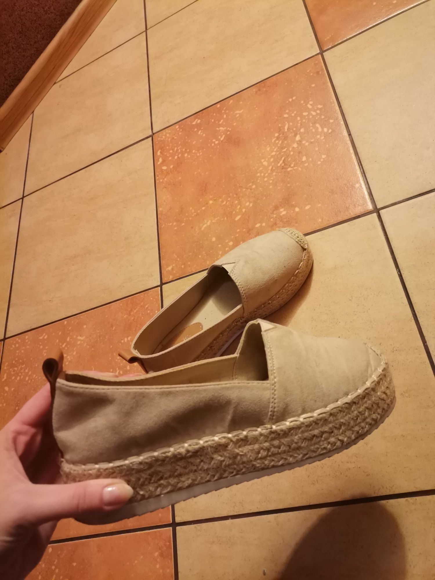 Buty espadryle beżowe