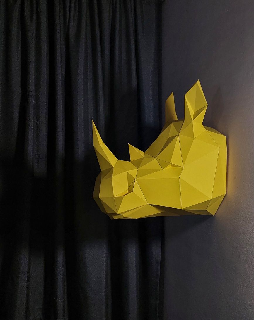 фігура носорога з картону. декор