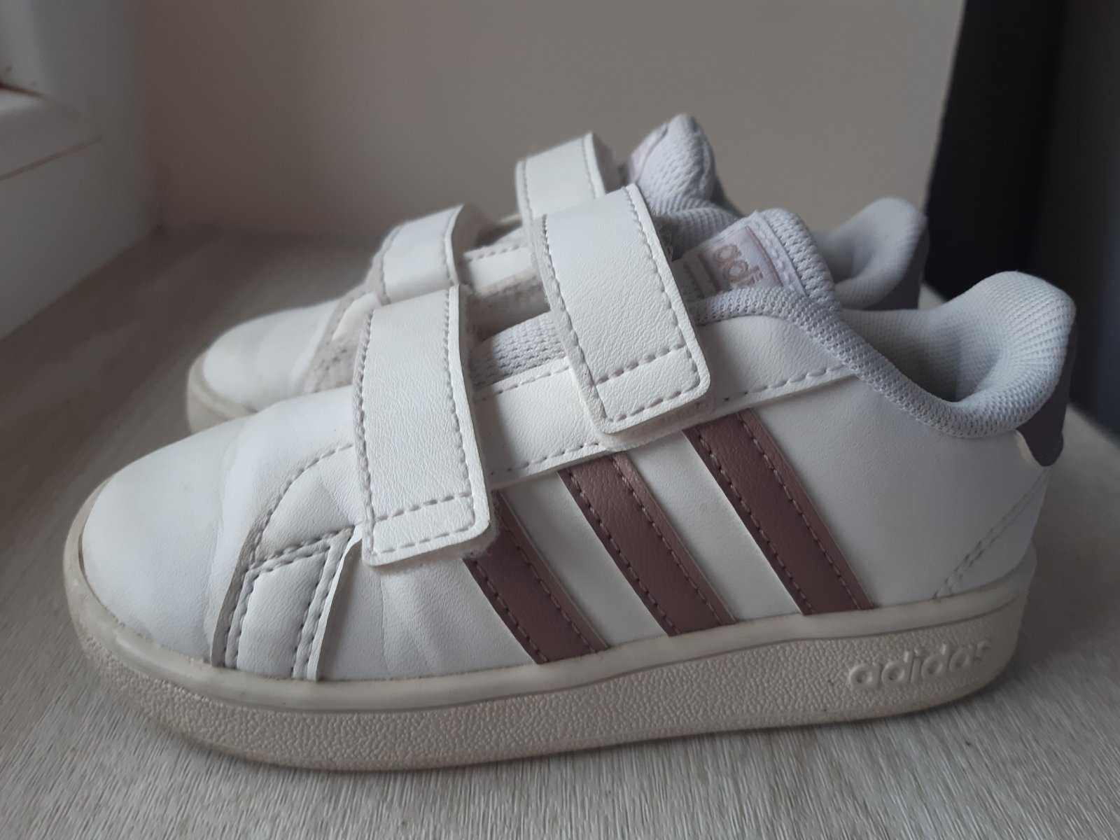 Продам фірмові кросівки Adidas 24р