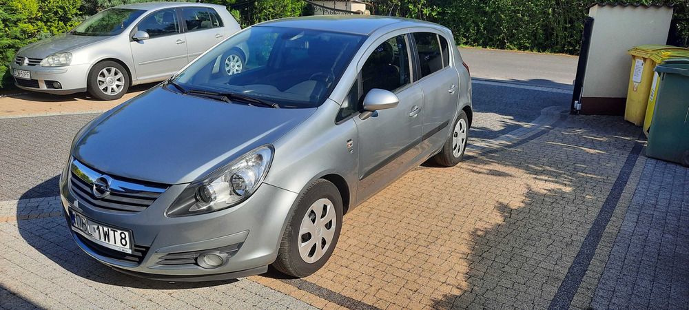 Opel corsa d 1.4 benzyna 90 koni 2010 rok