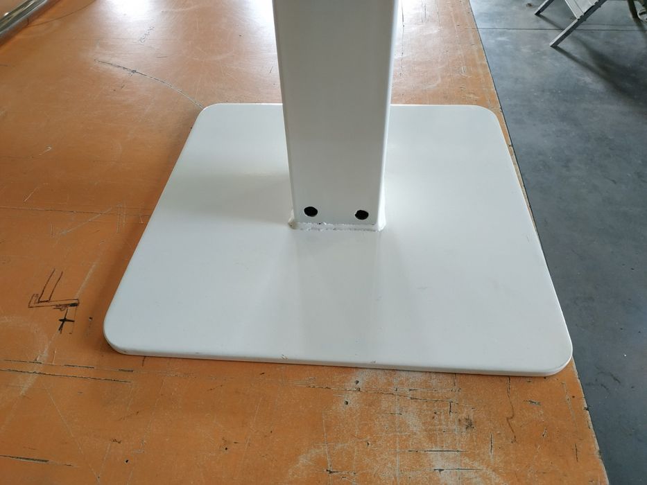 Підлогова стіійка для великого планшета