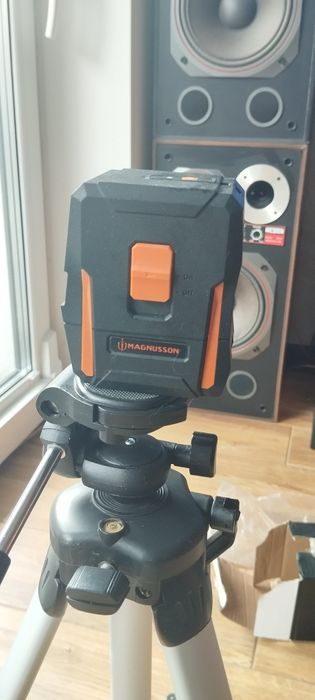 Poziomica laserowa magnuson że statywem