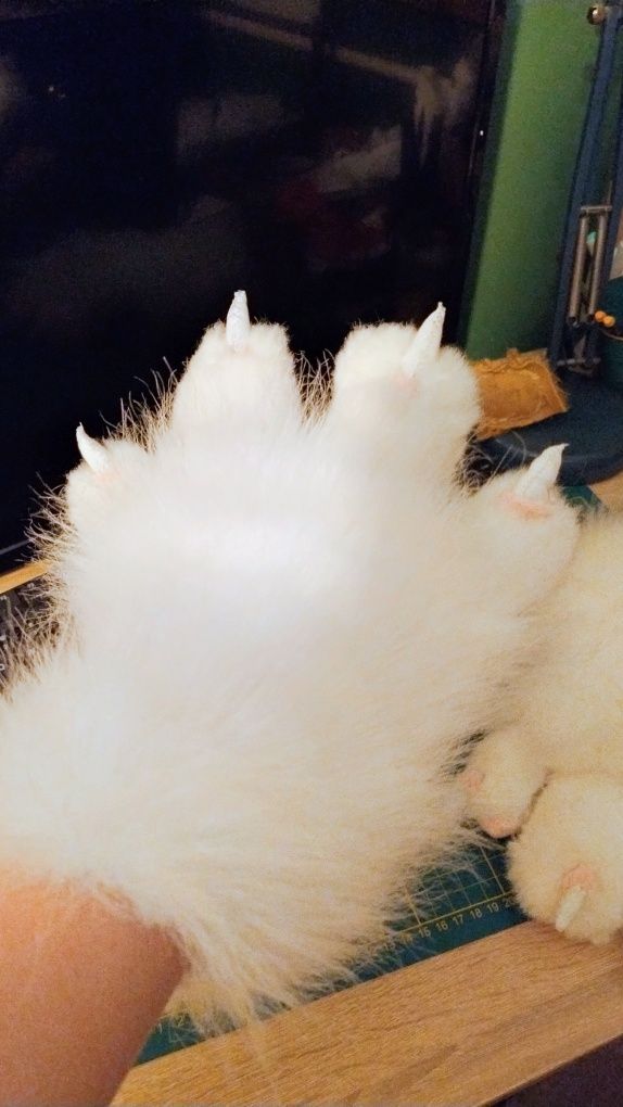 Białe łapki do fursuit furry