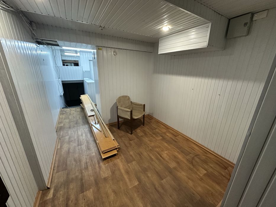 Оренда офісу 220 м² — 7 кабінетів, цоколь, вул. Незалежної України, 51