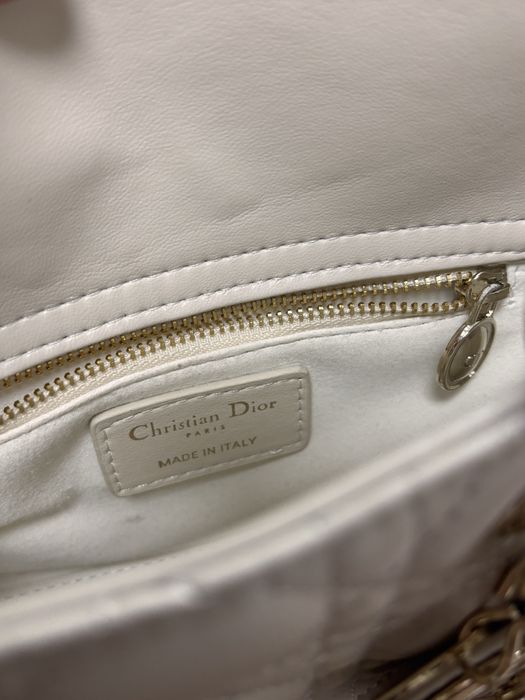 Piekna torebka Kremowa