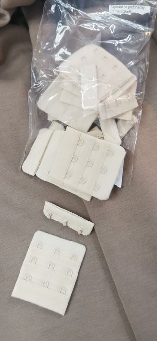 Zapięcie do biustonosza 4, 5 cm  kremowe