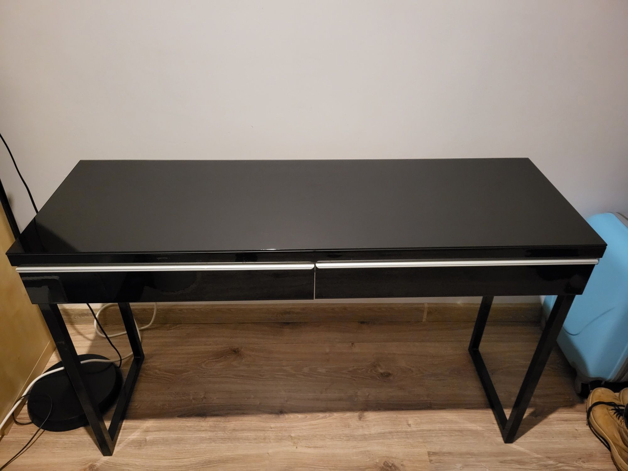 Biurko, toaletka, stolik, Ikea BESTA BURS, czarne szklany blat, elegan
