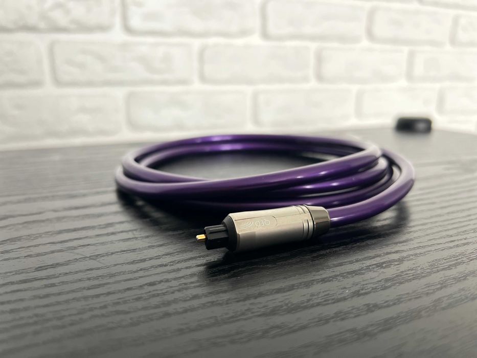 Цифровой оптический кабель QED Reference Optical Quartz (топ, стекло)