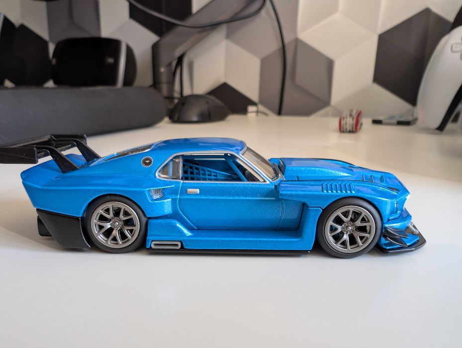 Hot Wheels premium 1:43, '69 Modified Ford Mustang