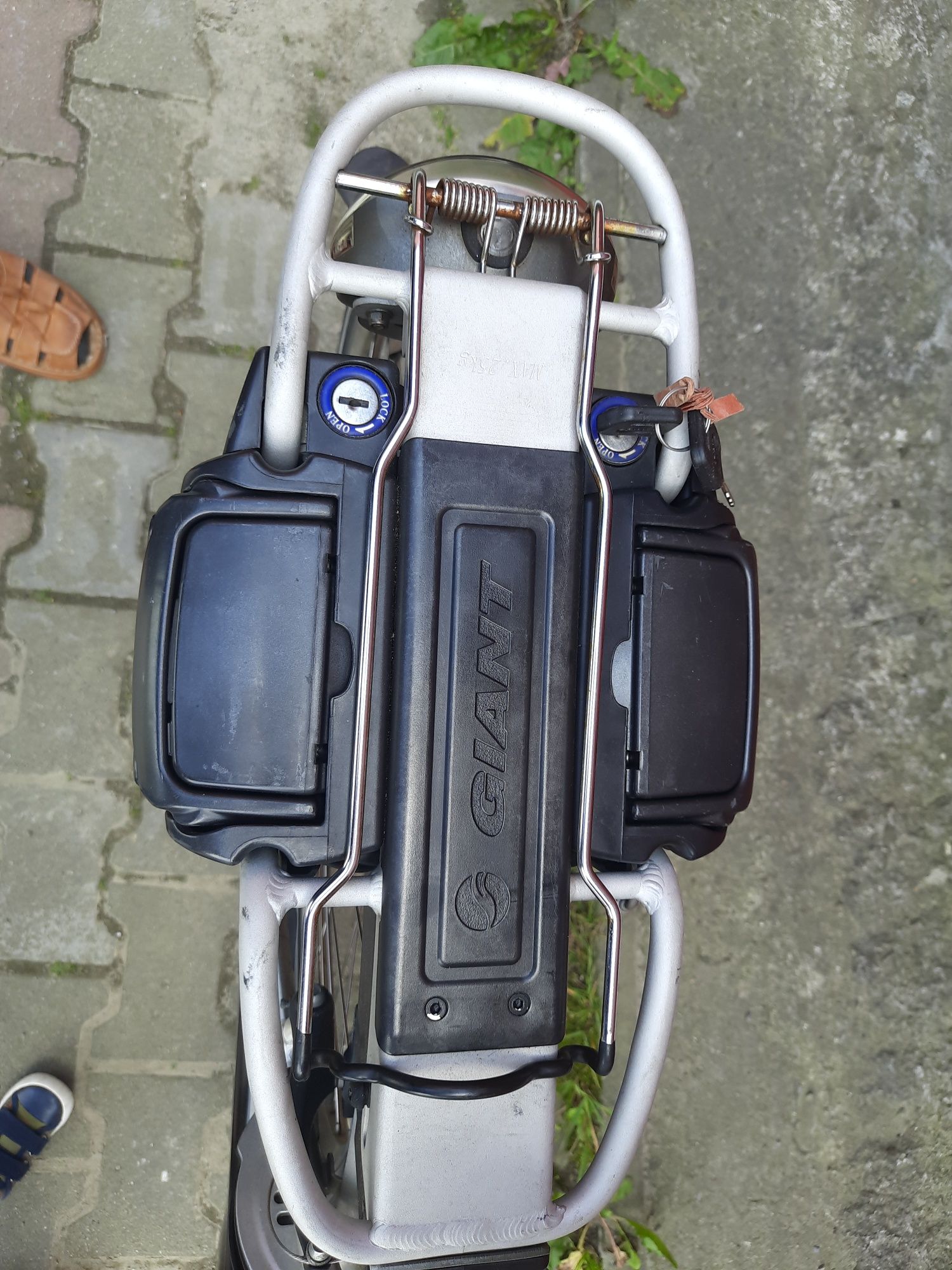 Rower elektryczny Giant Twist roz. L bateria Li-ion ładowarka