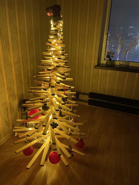 Деревʼяна ялинка. Штучна ялинка