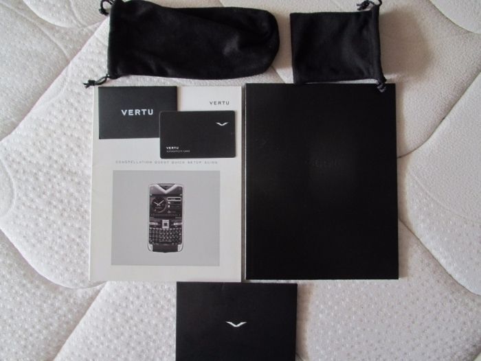 VERTU Constellation Quest Black RM-582V