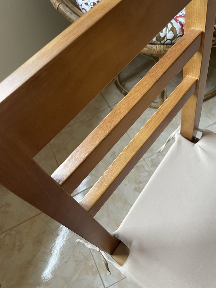 Conjunto mesa e 4 cadeiras