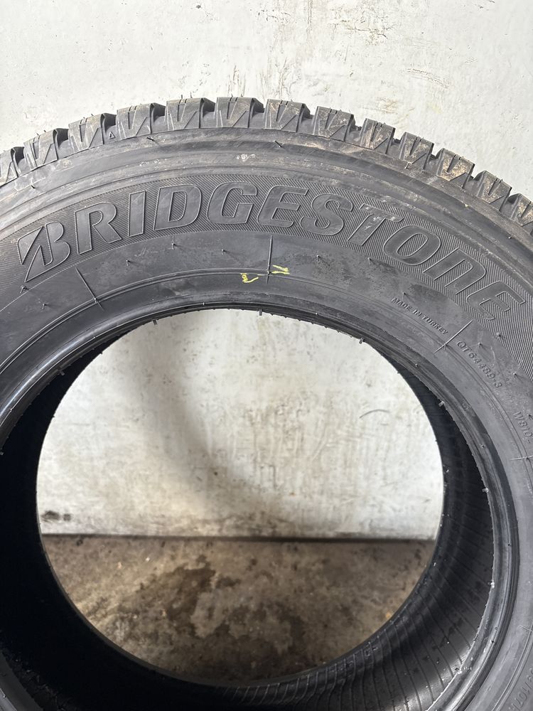 2x Opony BRIDGESTONE BLIZZAK W810 215/65R/16C 109/107R