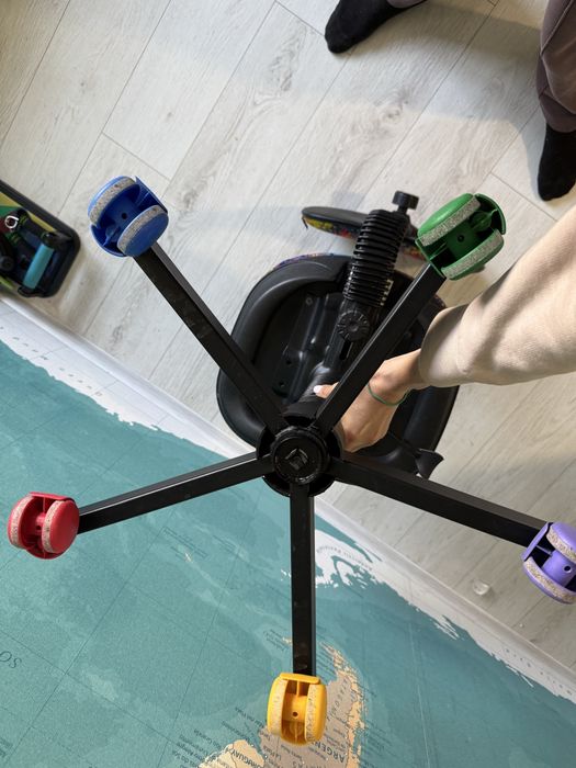 Дитячий компʼютерний стілець