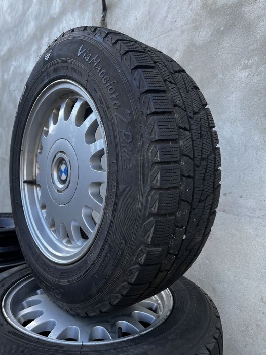 Зимні шинив зборі з дисками на BMW є 38