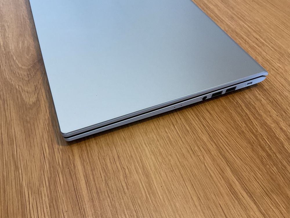 Asus vivobook i5 em excelente estado