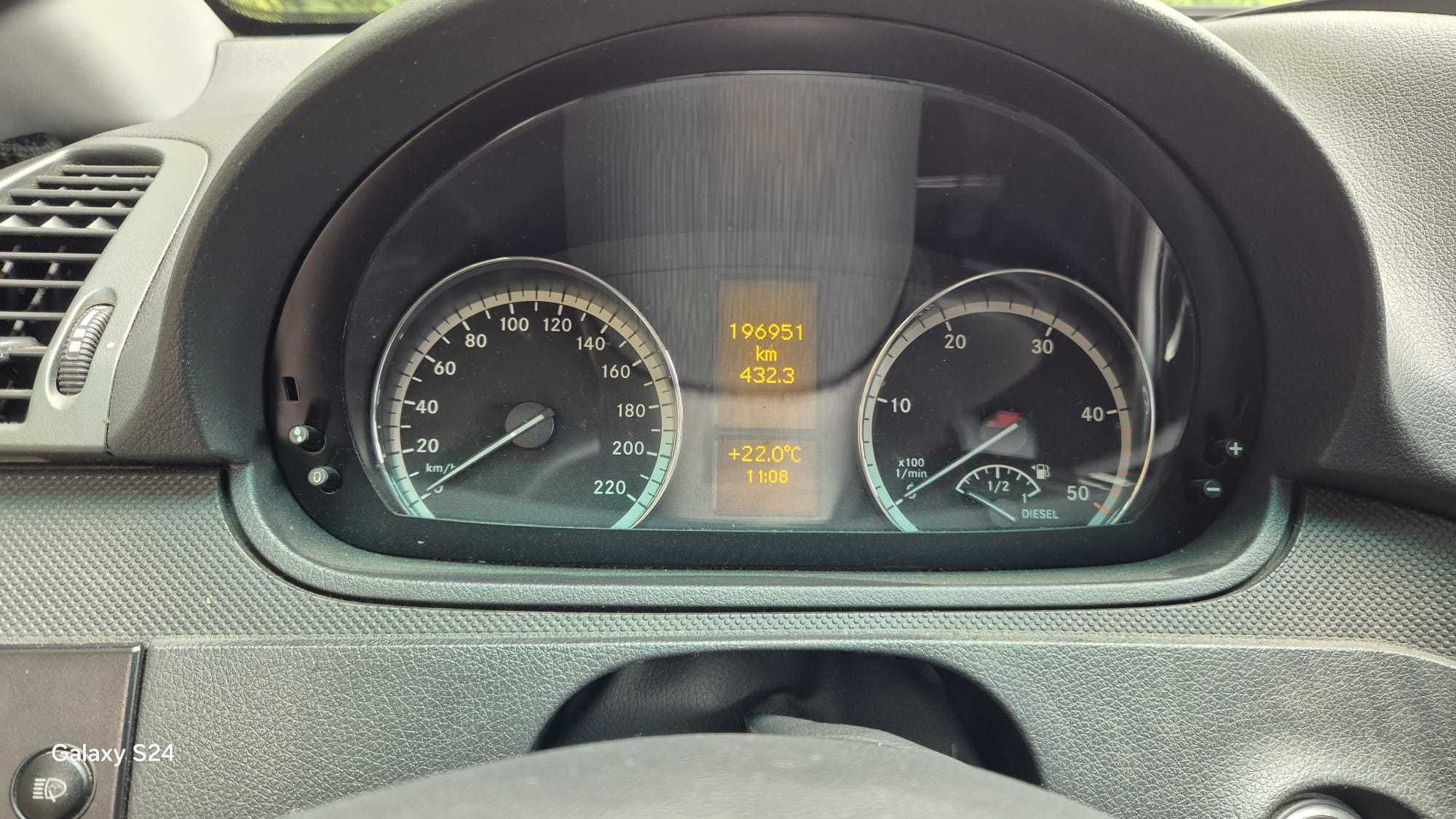 Mercedes-Benz Vito Karawan
