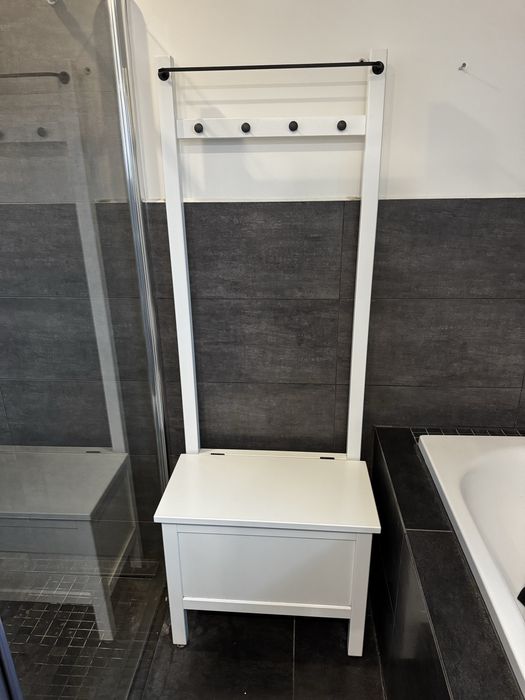 Zestaw szafek lazienkowych z umywalkami