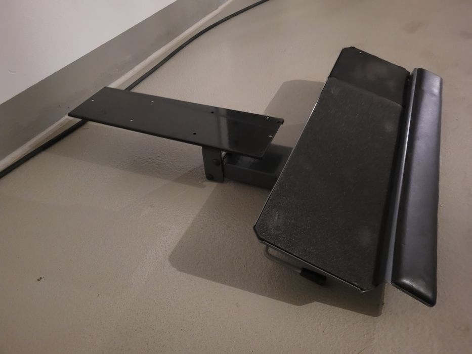 Wysuwana, regulowana podkładka pod klawiaturę/mysz