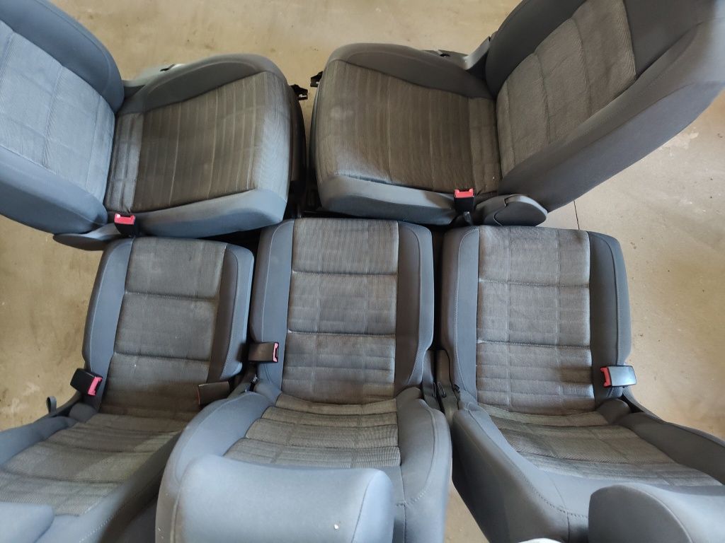 Wnętrze fotele Touran Volkswagen 2006