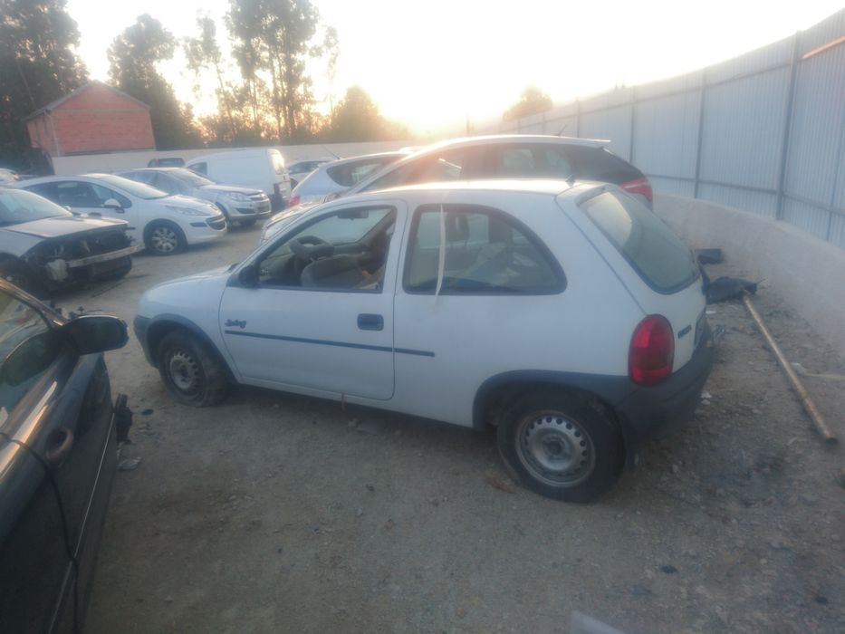 Opel Corsa B 1.2 para peças.