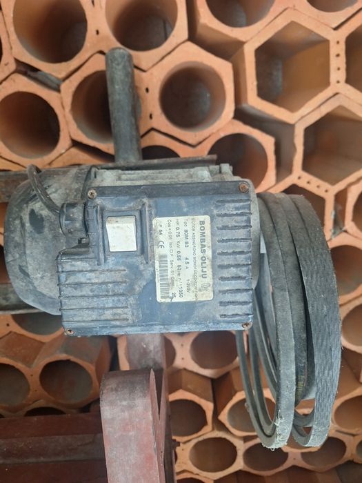 Relador de uvas com motor