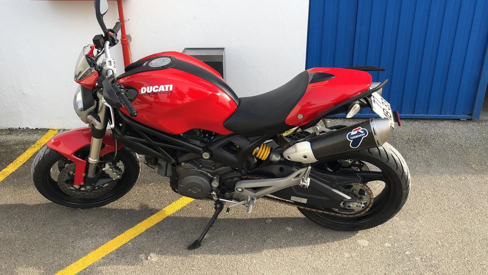 Ducati monster 696