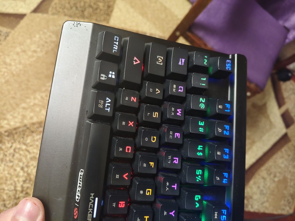 Игровая механическая клавиатура с подсветкой