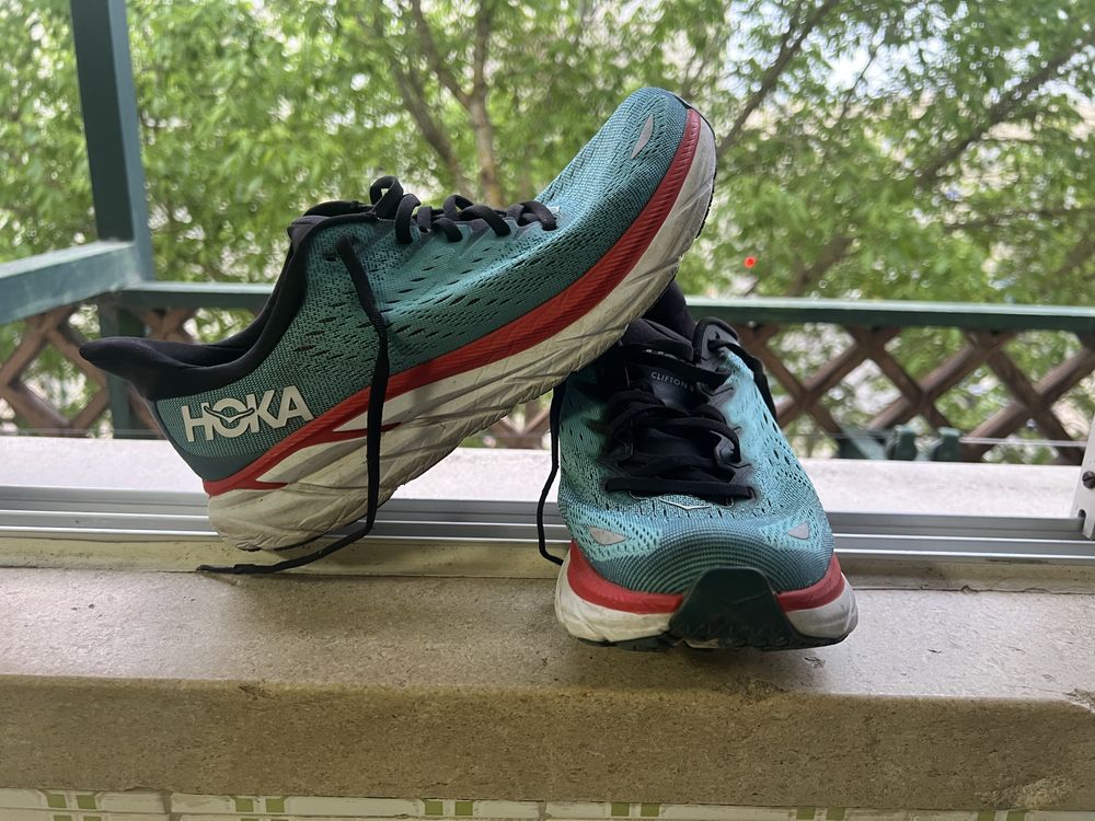 Hoka speedgoat 4/Clifton 8