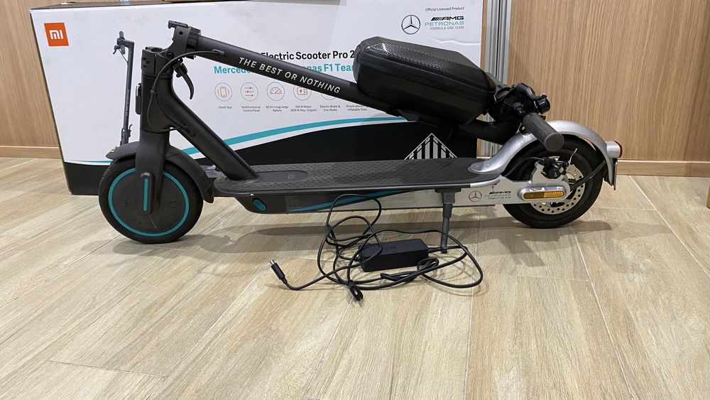 Vendo Trotinete Xiaomi Mi Electric Pro 2-Mercedes-AMG Petronas F1