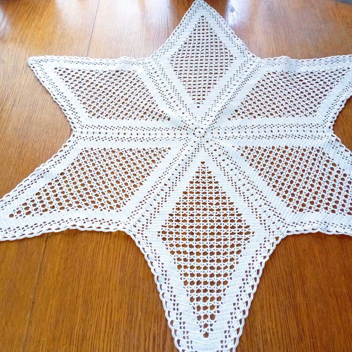 SZYDEŁKOWY ,biały obrusek -sr,85cm