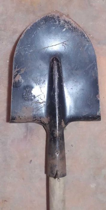 лопата, плужок, вила