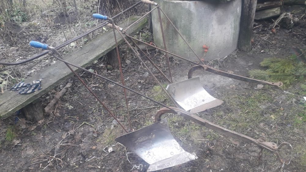 Продам два плуги та окучник до коня.