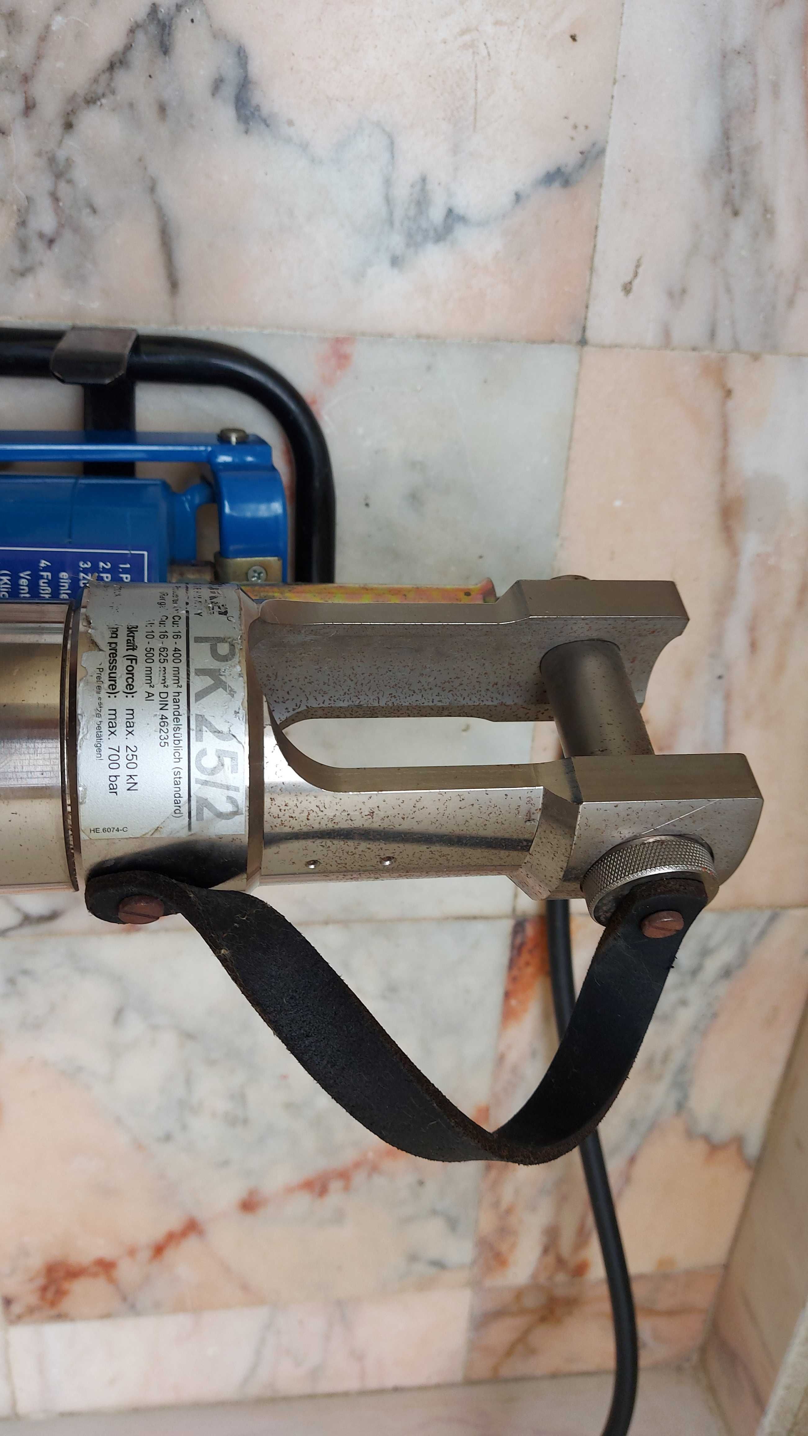 KLAUKE - HK 25/2 Hydraulic crimping tool with foot pump 16 - 625 mm²