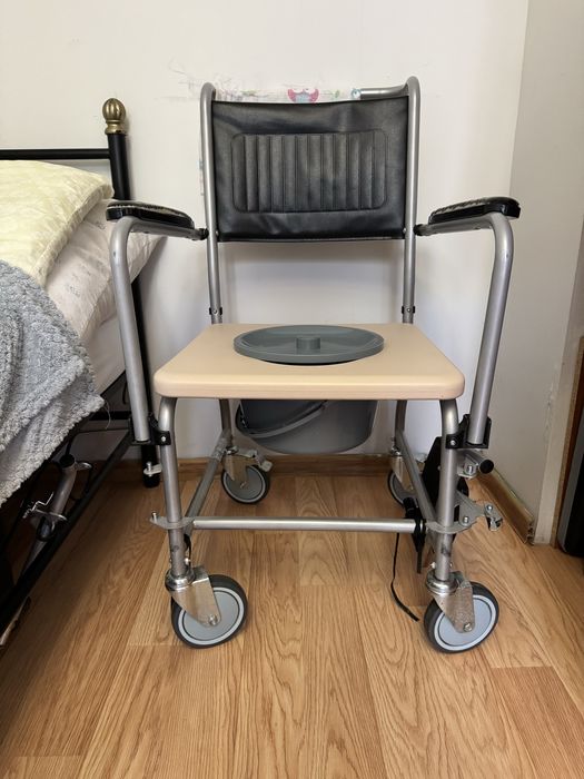 Krzesło / wózek inwalidzki nocny toaletowy