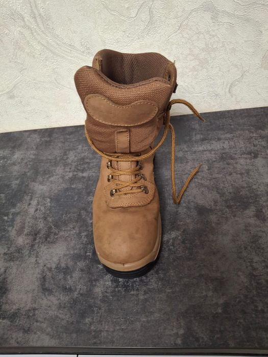 Продам два спальніка та берци