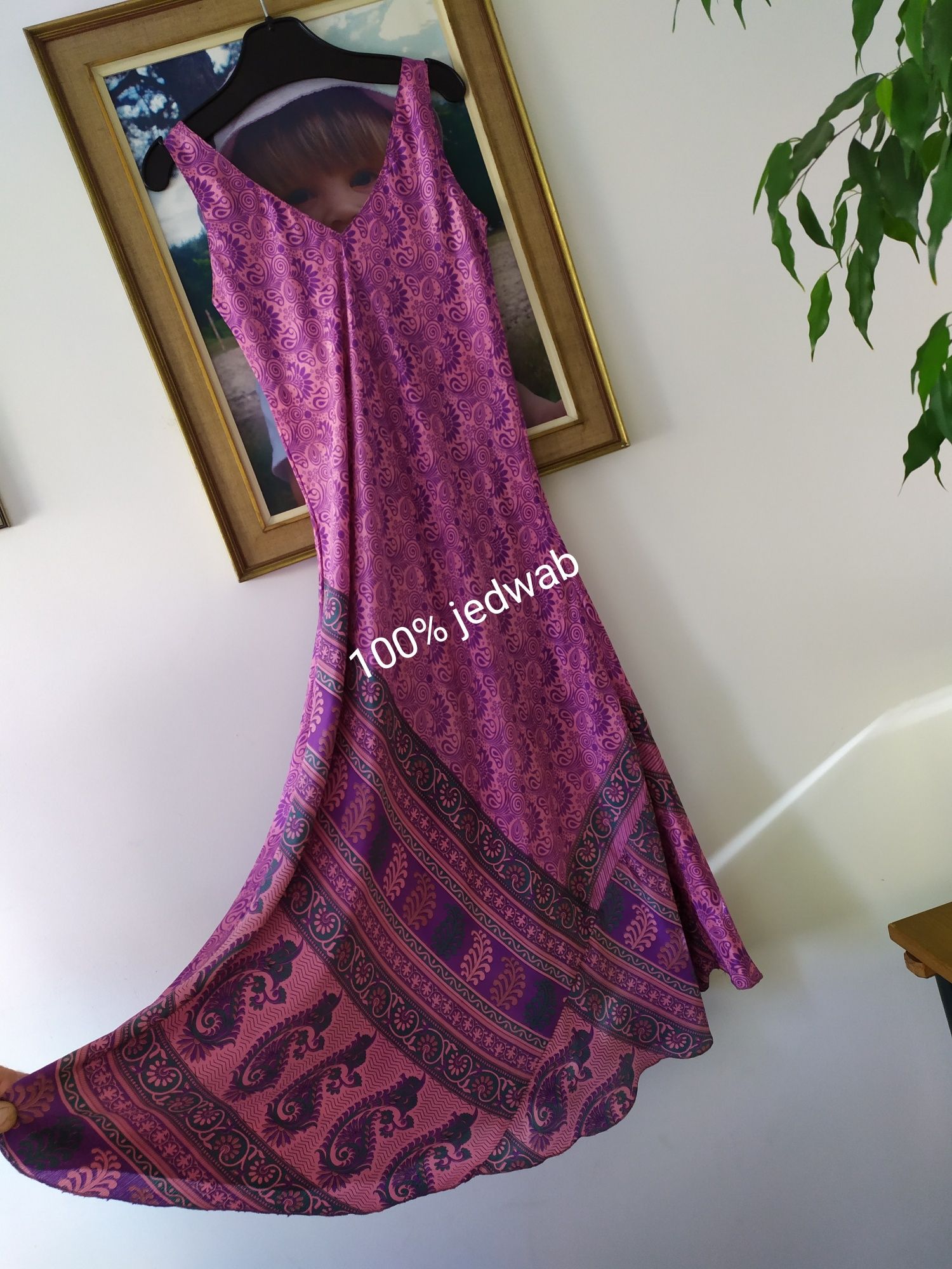 Długa sukienka jedwabna na grubych ramiączkach  wyrób indyjski