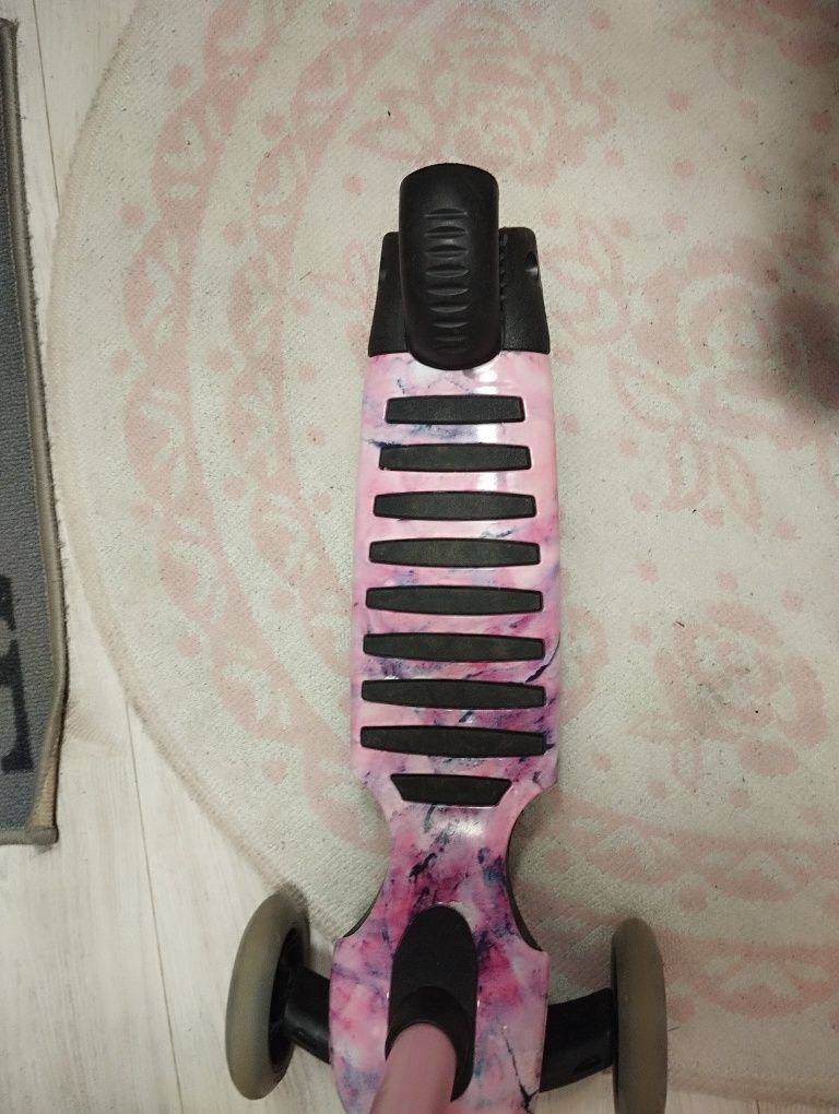 Hulajnoga z kaskiem kruzzel LED  jak nowa