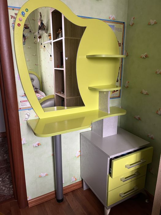 Продаються меблі в дитячу кімнату.