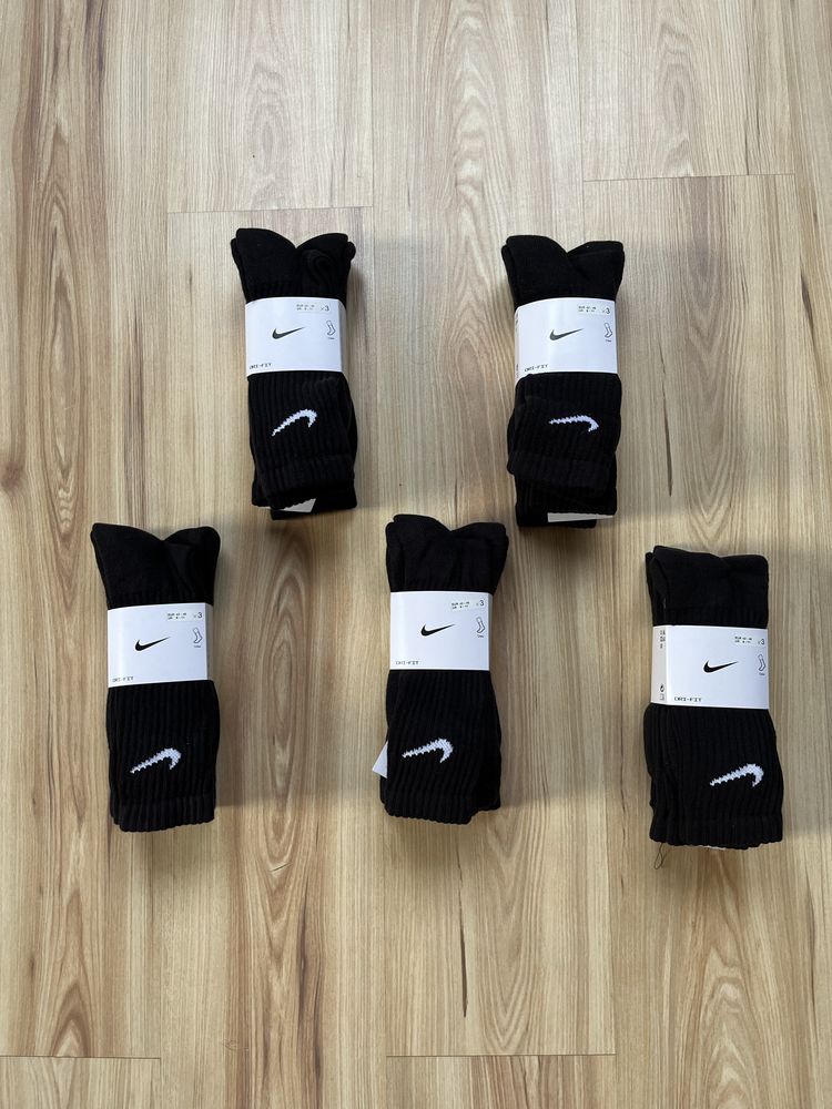 Czarne długie skarpetki Nike