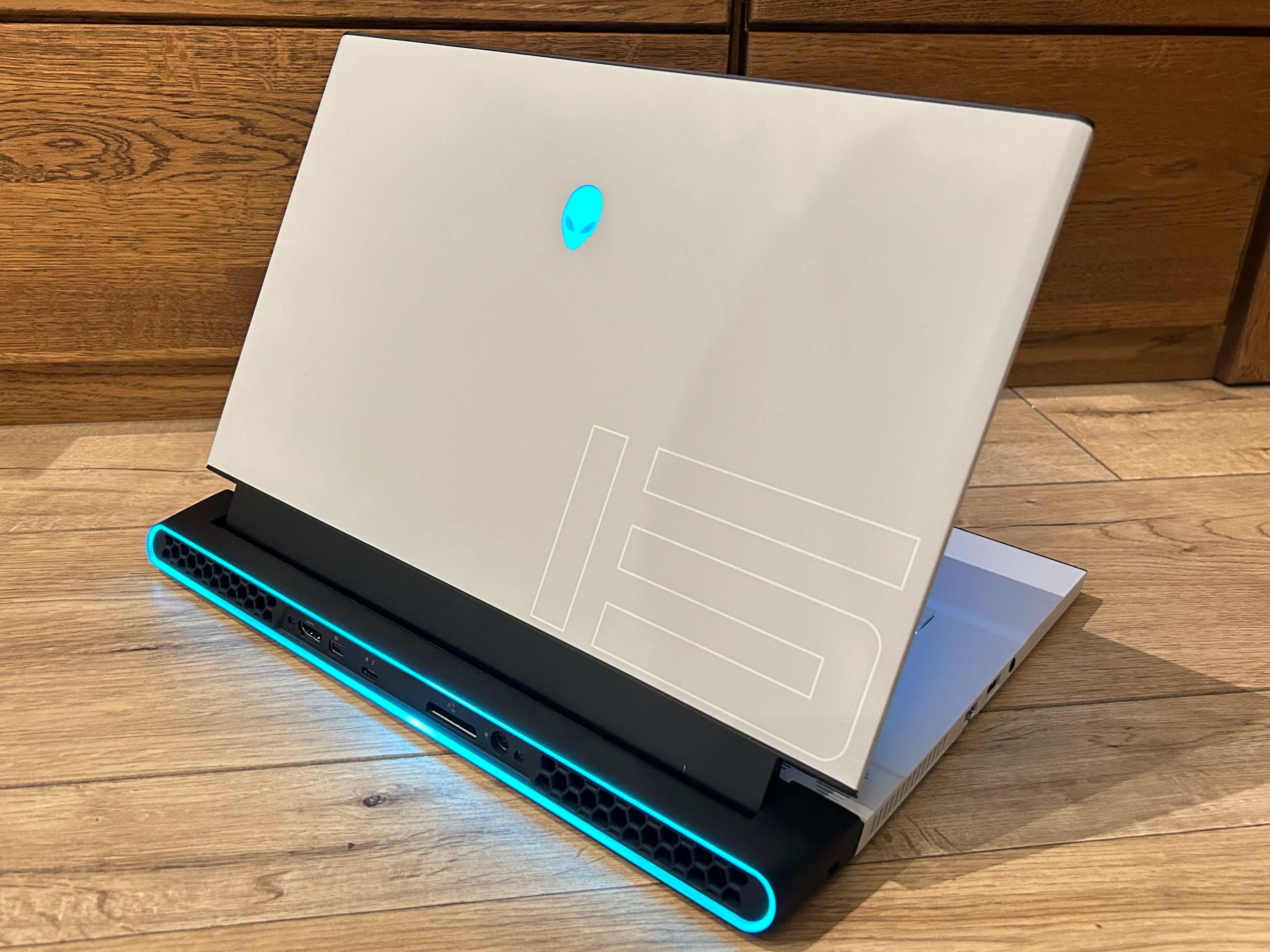 Dell Alienware m15 R3 i9 2,4 10980HK 32 GB RTX 2070 super 512SSD 300HZ