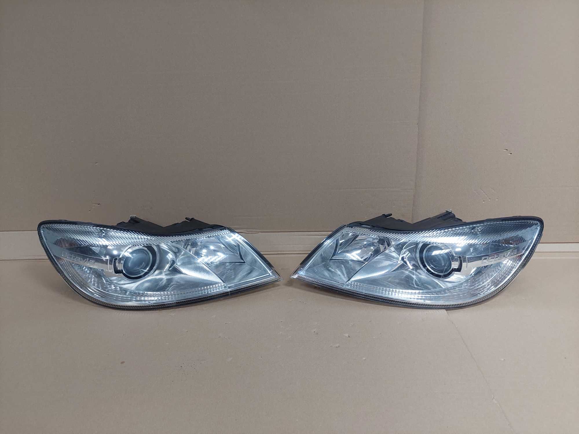 Octavia 2 II LIFT 08-12r lampa przód Bi Xenon skrętny lewa KPL EU BDB