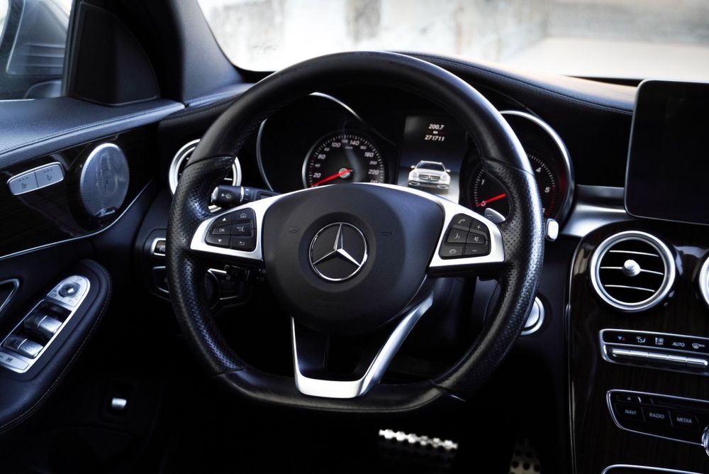 Vendo Mercedes Benz 300 h AMG